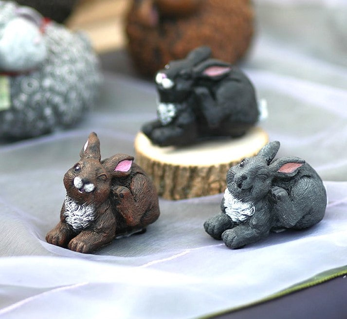 Bunny Statue Scratching, Rabbit Ornament, Bunny Statue, Hare Statue, Indoor/Outdoor Statue