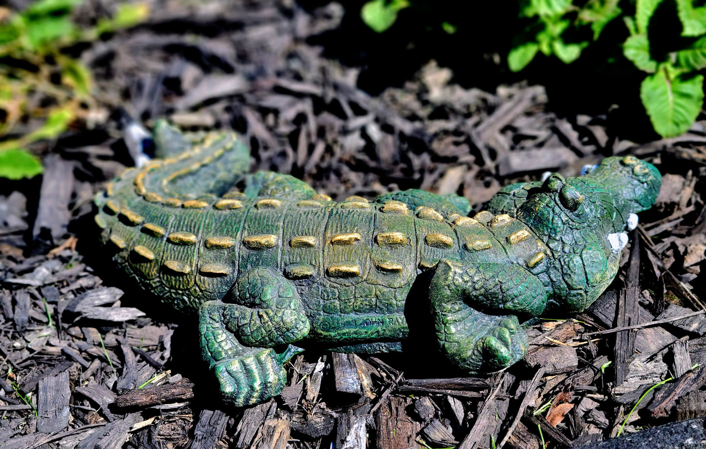 Alligator Statue, Crocodile Statue, Gator Statue Alligator Ornament, Indoor/Outdoor Statue